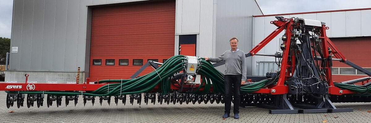 Roelof KleinJan rondde onlangs de Executive MBA bij TSM Business School af. Vrij snel daarna nam hij landbouwmachinefabriek Evers Agro over, waar hij nu algemeen directeur is.